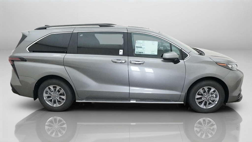 2026 Toyota Sienna XLE Minivan Slide 11