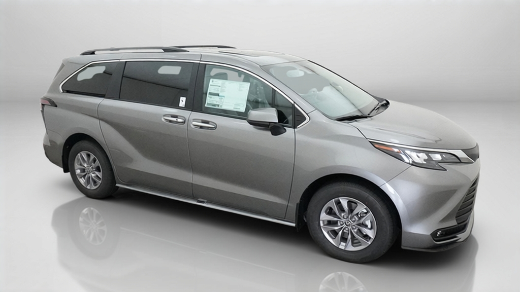 2026 Toyota Sienna XLE Minivan Slide 12