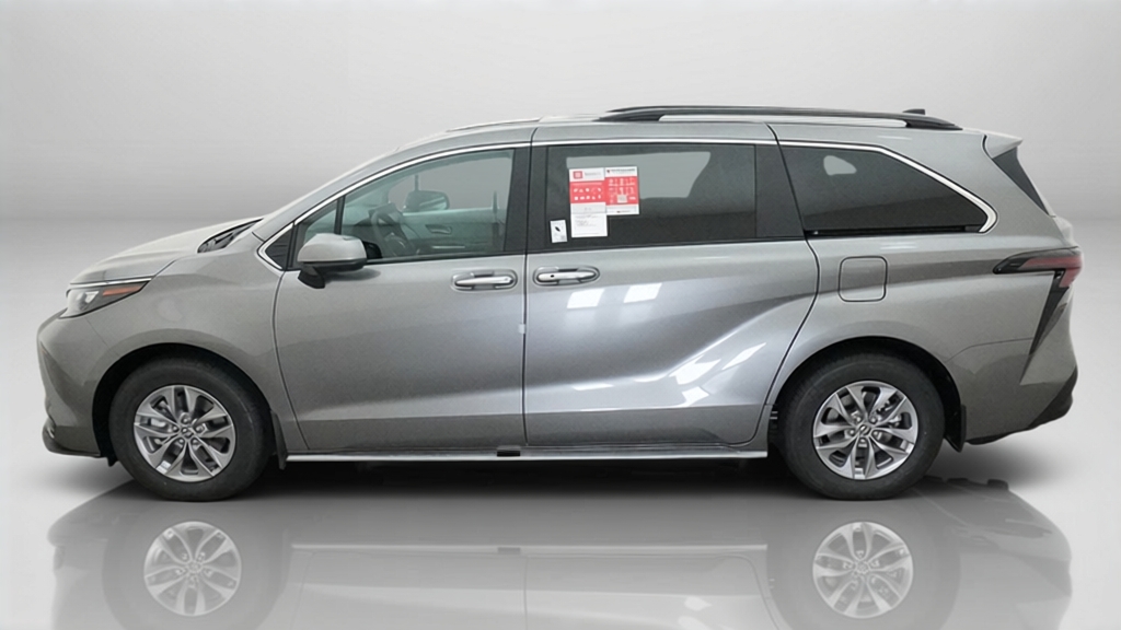 2026 Toyota Sienna XLE Minivan Slide 3