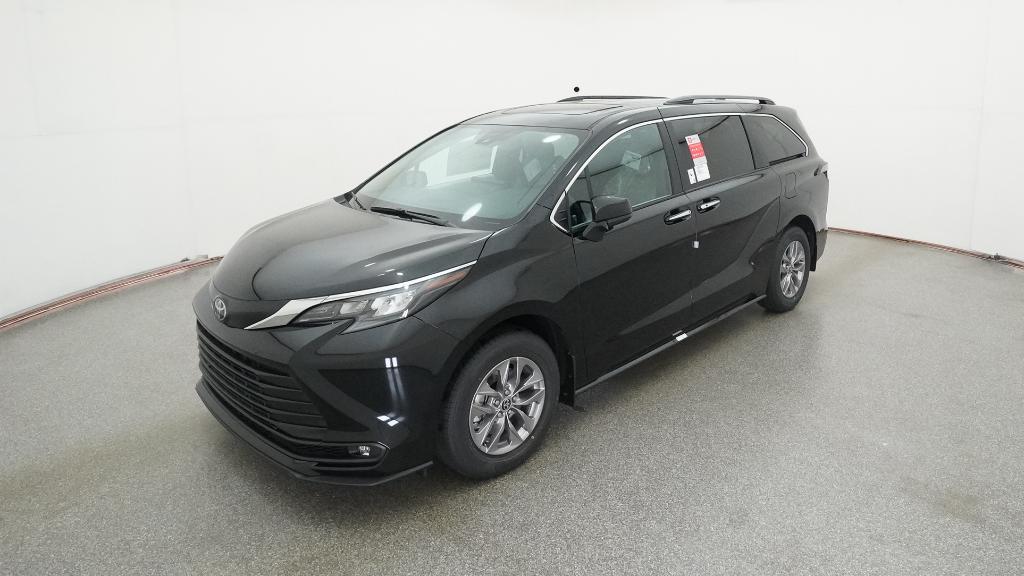 2026 Toyota Sienna XLE's photo