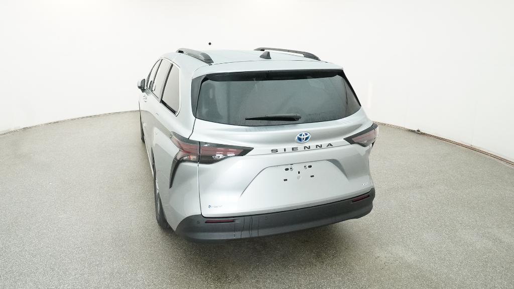 2025 Toyota Sienna XLE photo 16