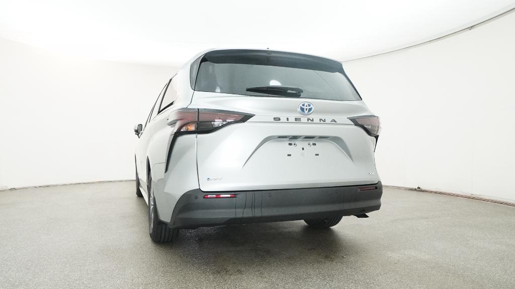 2025 Toyota Sienna XLE photo 15