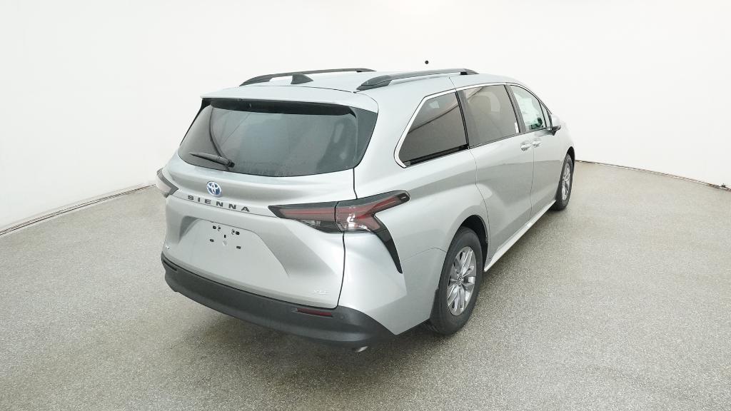 2025 Toyota Sienna XLE photo 19