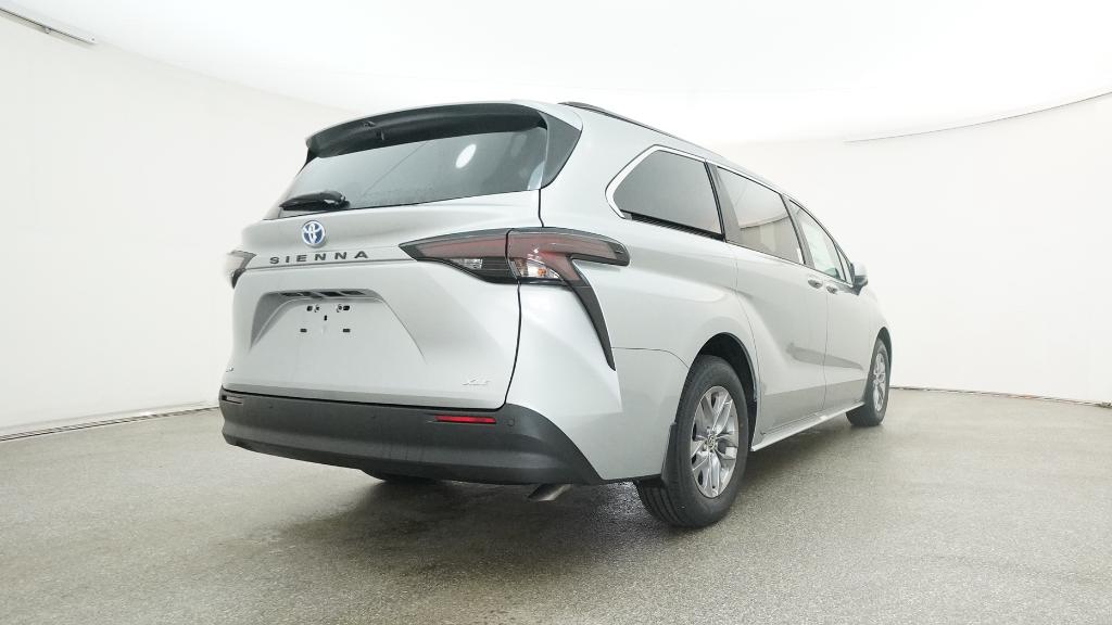 2025 Toyota Sienna XLE photo 20