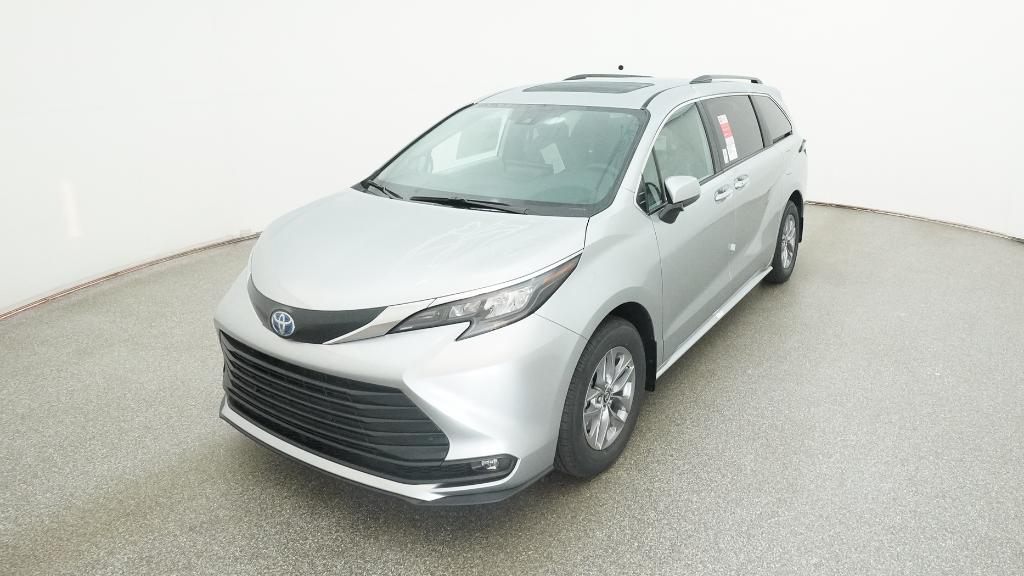 2025 Toyota Sienna XLE photo 5