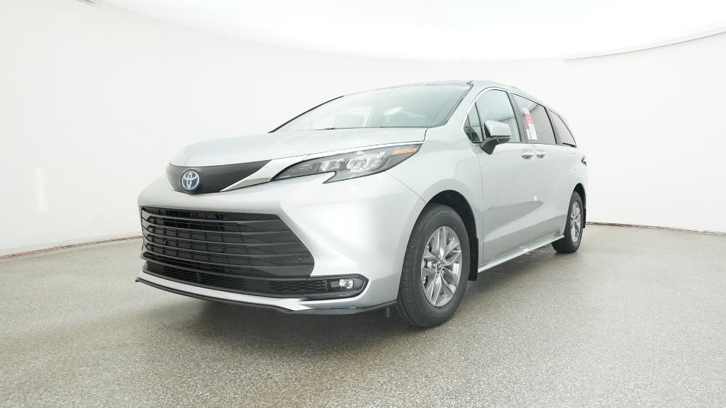 2025 Toyota Sienna XLE photo 4