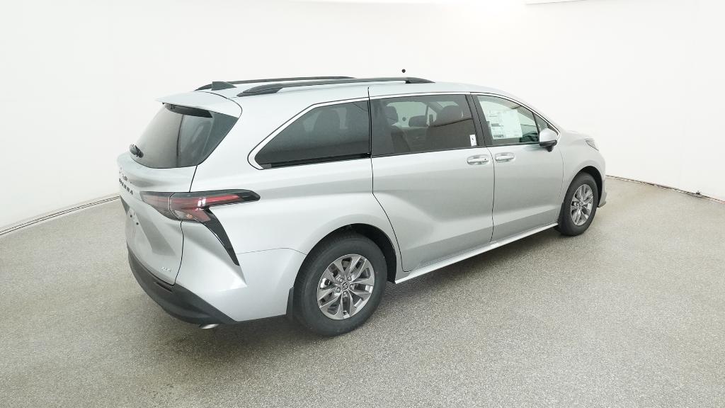2025 Toyota Sienna XLE photo 22