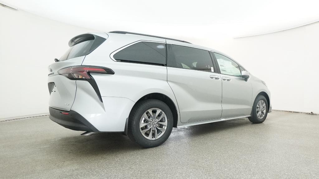 2025 Toyota Sienna XLE photo 21