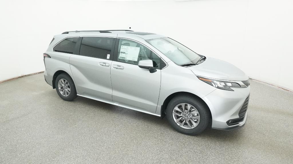 2025 Toyota Sienna XLE photo 27