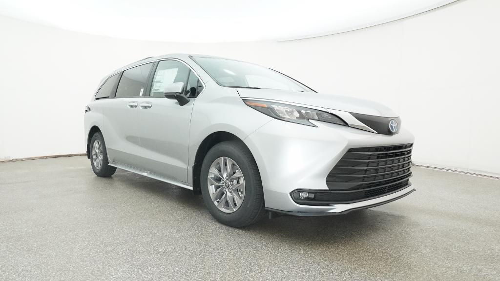2025 Toyota Sienna XLE photo 30