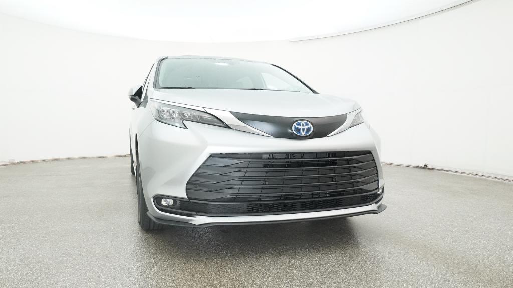 2025 Toyota Sienna XLE photo 31