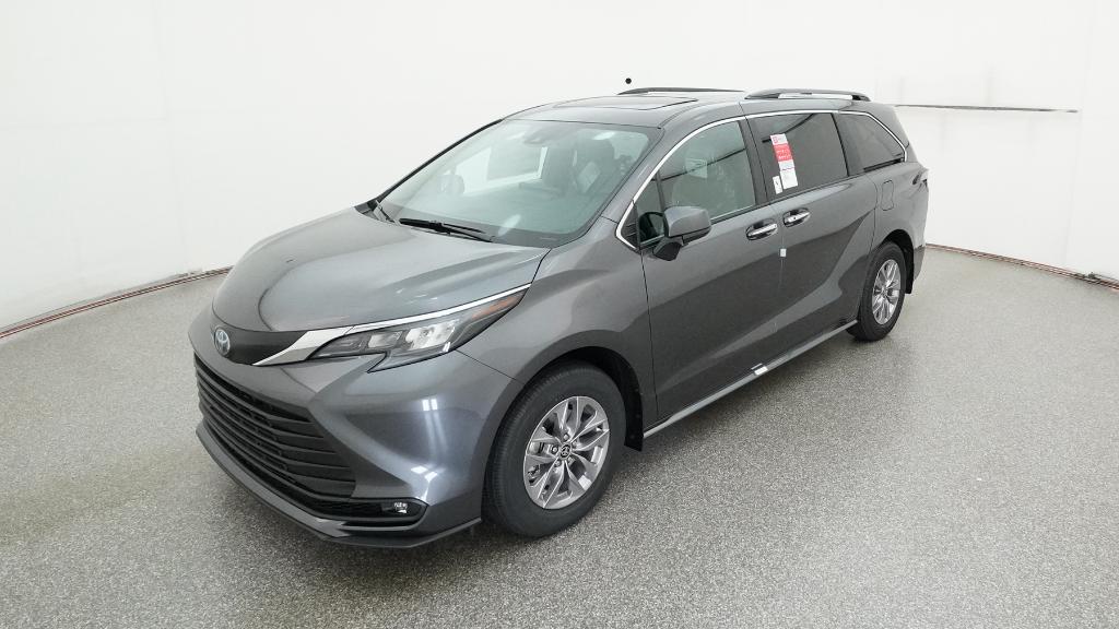 2025 Toyota Sienna XLE