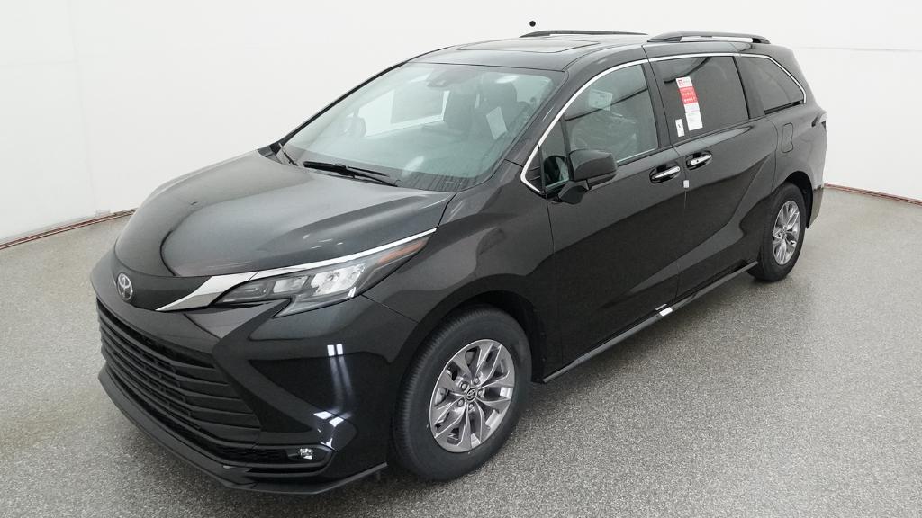 2026 Toyota Sienna XLE 8-Passenger Hybrid FWD's photo