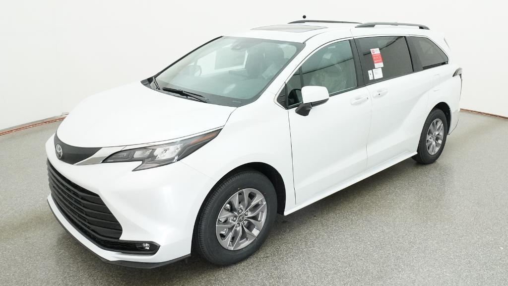 2026 Toyota Sienna XLE 7-Passenger Hybrid FWD's photo