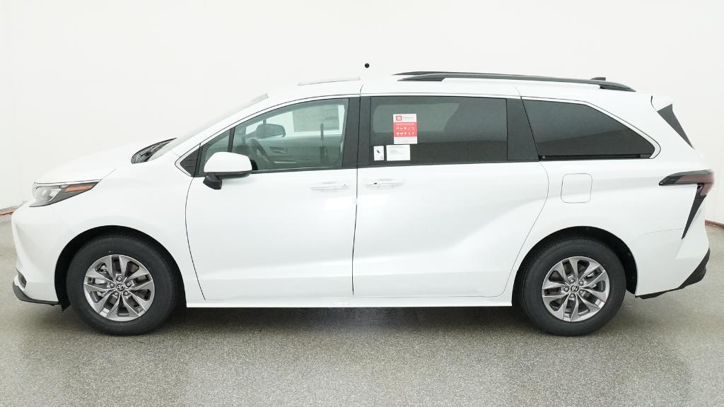New 2026 Wind Chill Pearl <sup>1</sup> Toyota  XLE image 45