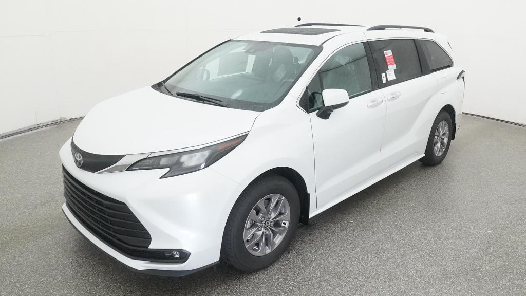 2026 Toyota Sienna XLE 7-Passenger Hybrid FWD's photo