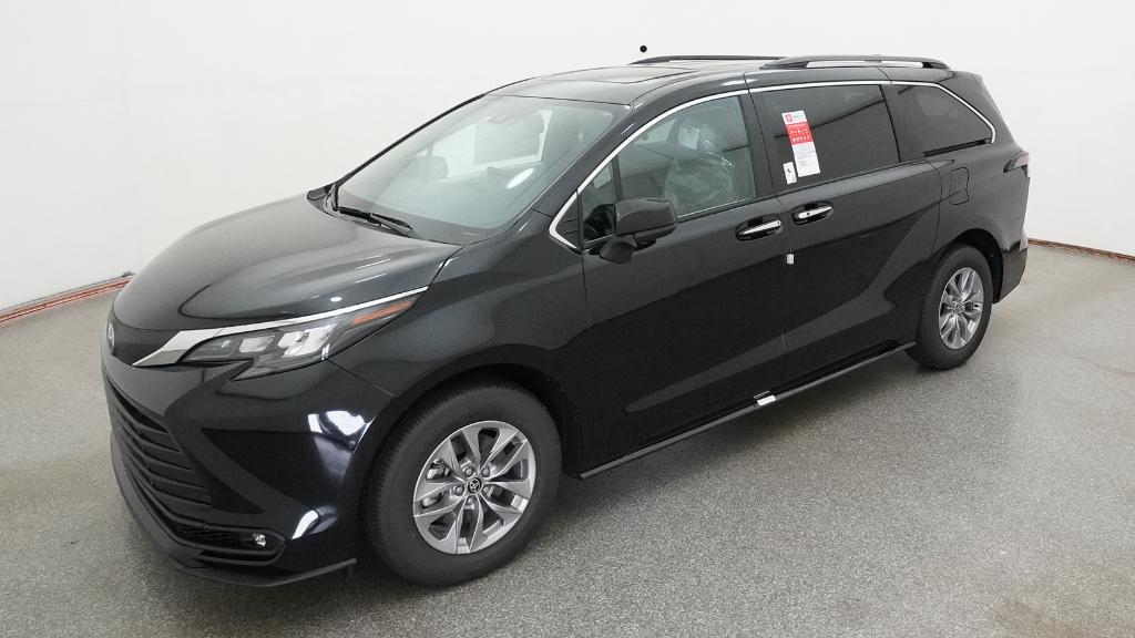 2026 Toyota Sienna XLE 7-Passenger Hybrid FWD's photo