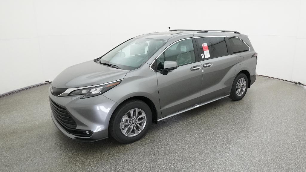 2026 Toyota Sienna XLE's photo