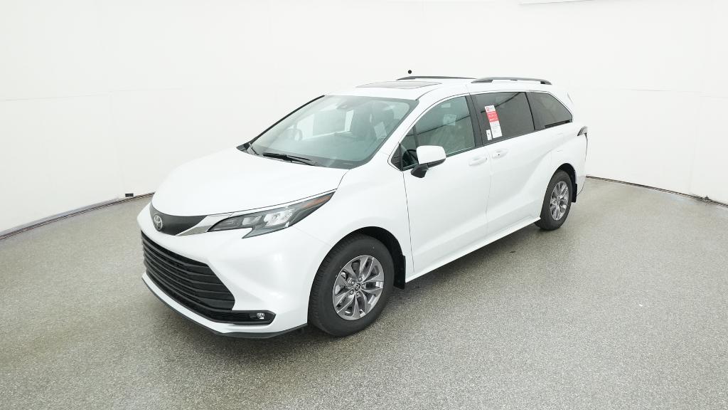 2026 Toyota Sienna XLE's photo