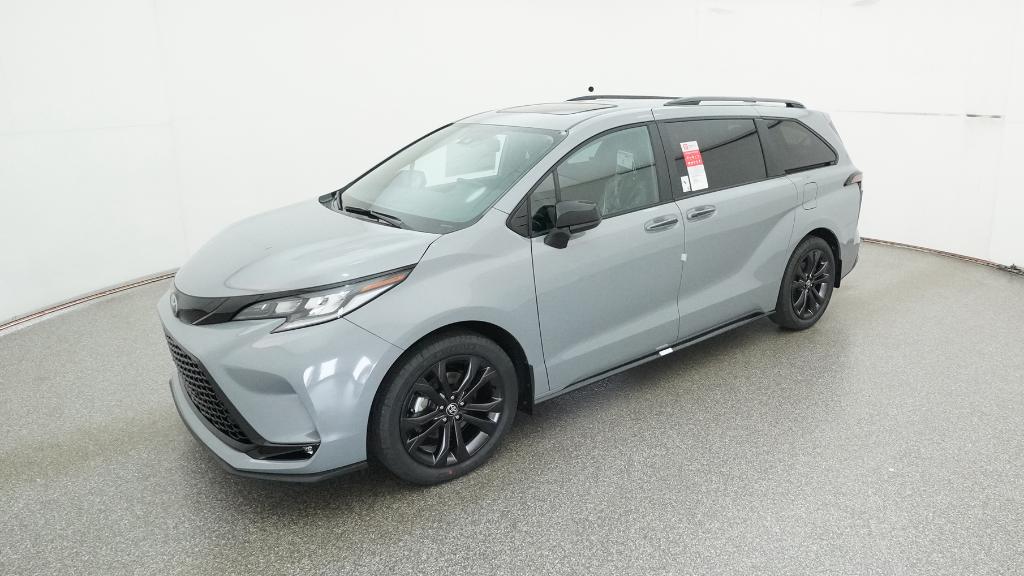 2026 Toyota Sienna XSE's photo