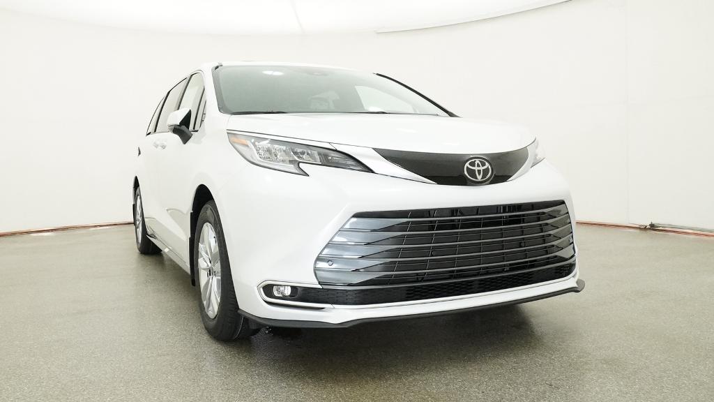 New 2026 Wind Chill Pearl <sup>1</sup> Toyota  Limited image 7