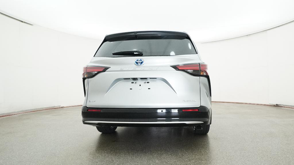 2025 Toyota Sienna Platinum photo 2