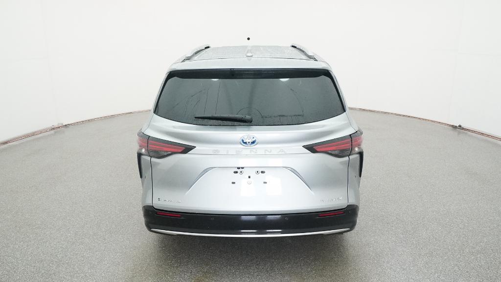 2025 Toyota Sienna Limited photo 3