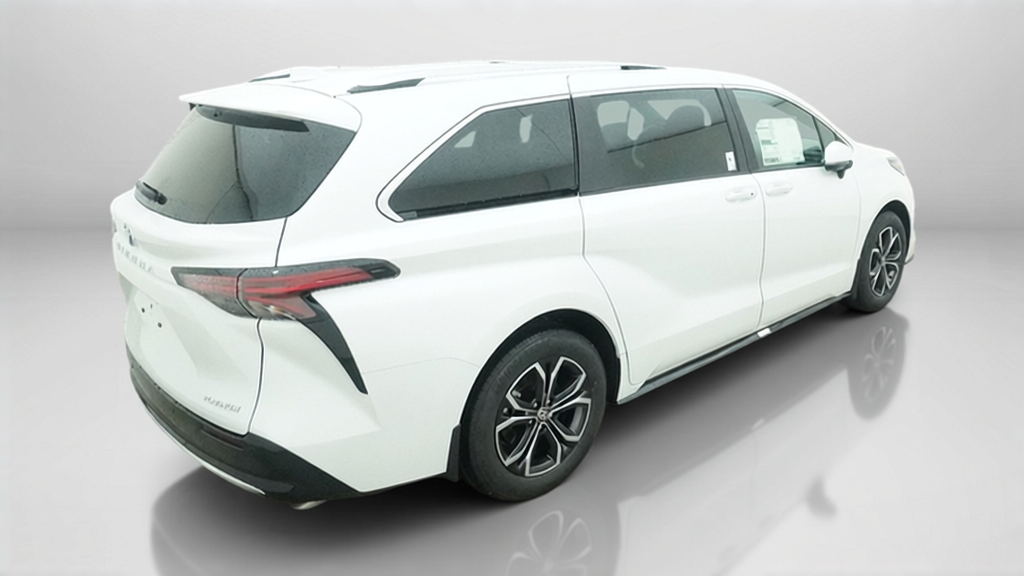 New 2026 Wind Chill Pearl <sup>1</sup> Toyota  Platinum image 9
