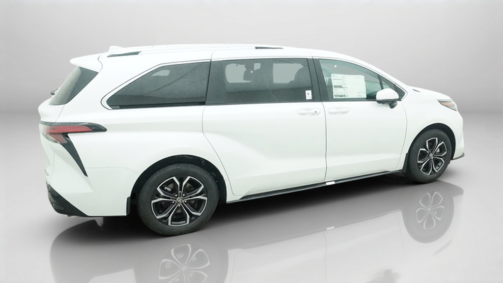 New 2026 Wind Chill Pearl <sup>1</sup> Toyota  Platinum image 8