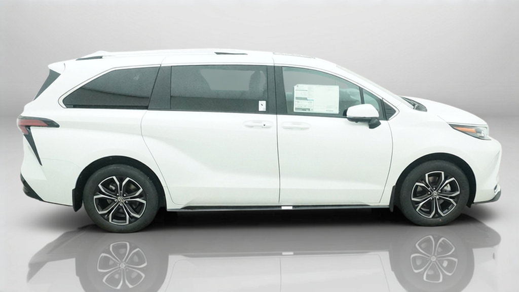New 2026 Wind Chill Pearl <sup>1</sup> Toyota  Platinum image 7