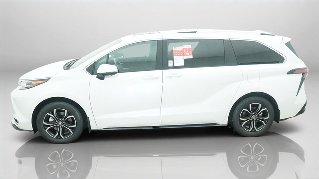 New 2026 Wind Chill Pearl <sup>1</sup> Toyota  Platinum image 2