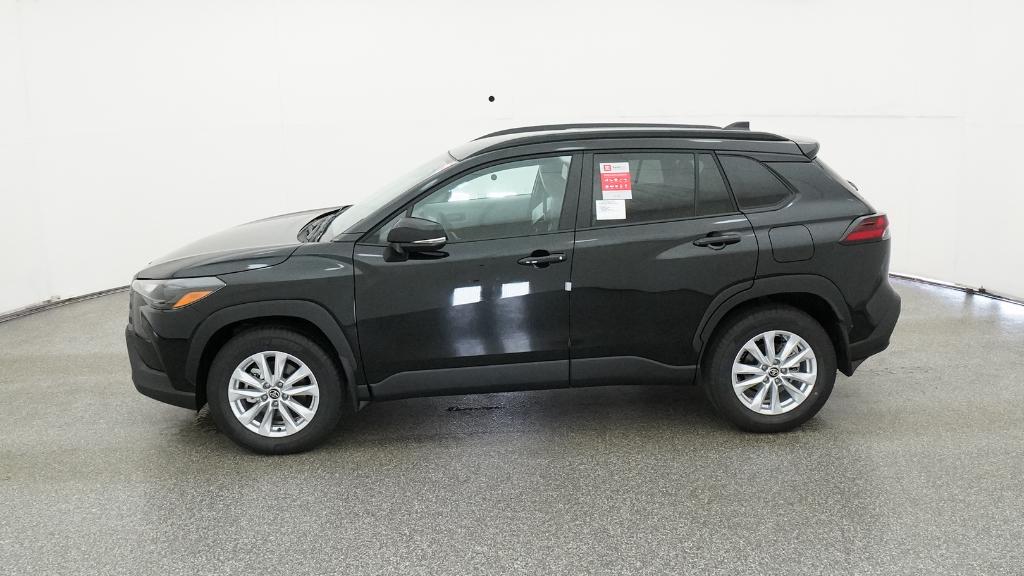 2026 Toyota Corolla Cross LE photo 4