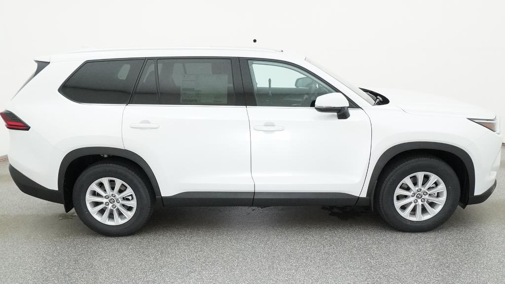 New 2026 Wind Chill Pearl <sup>1</sup> Toyota  XLE image 35