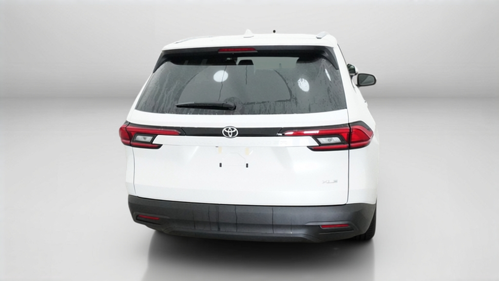 2026 Toyota Grand Highlander XLE SUV Slide 8
