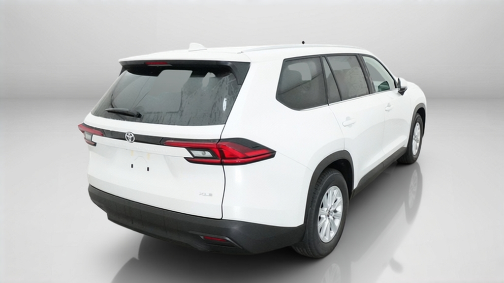 2026 Toyota Grand Highlander XLE SUV Slide 9
