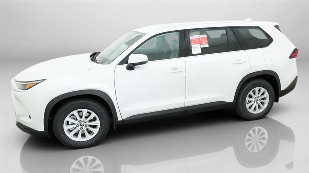 2026 Toyota Grand Highlander XLE SUV Slide 3