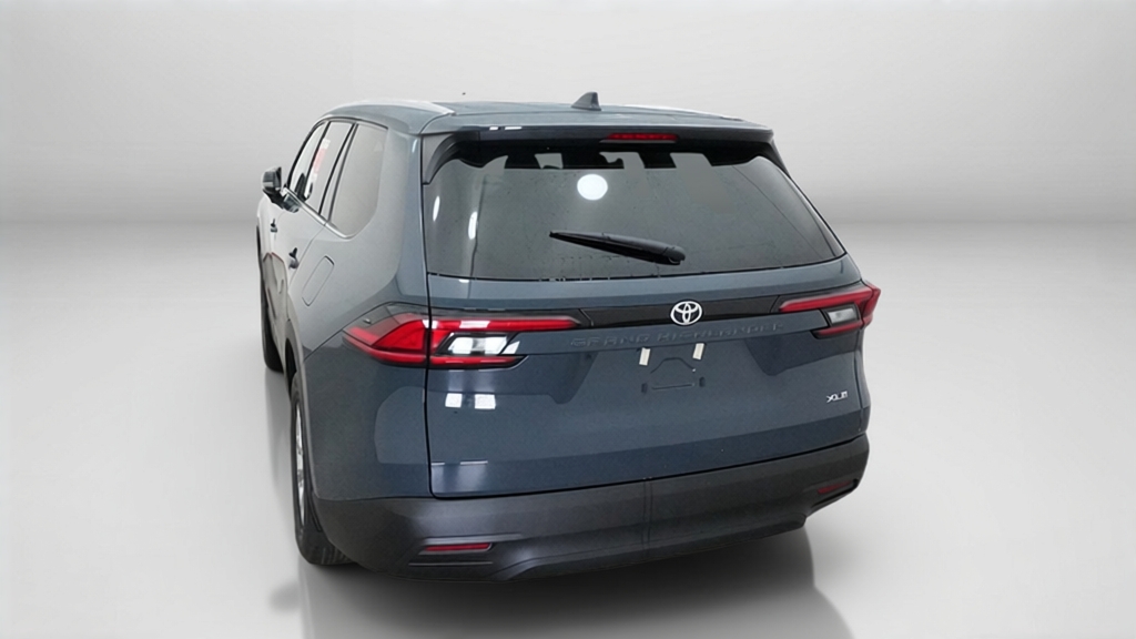2026 Toyota Grand Highlander XLE SUV Slide 7