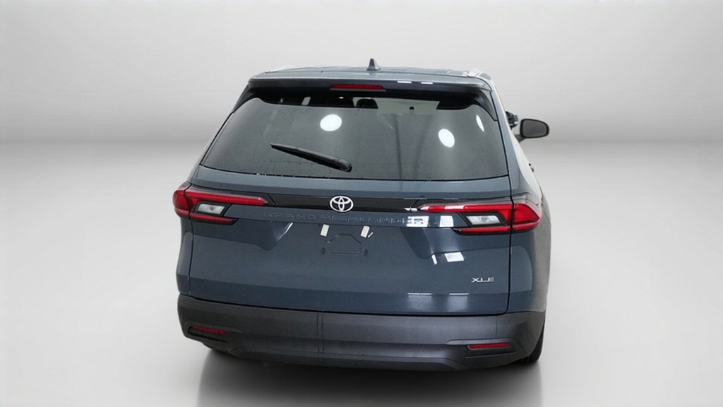 2026 Toyota Grand Highlander XLE SUV Slide 8