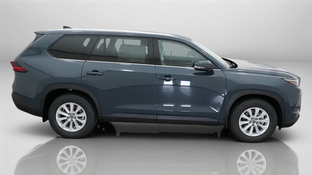 2026 Toyota Grand Highlander XLE SUV Slide 12