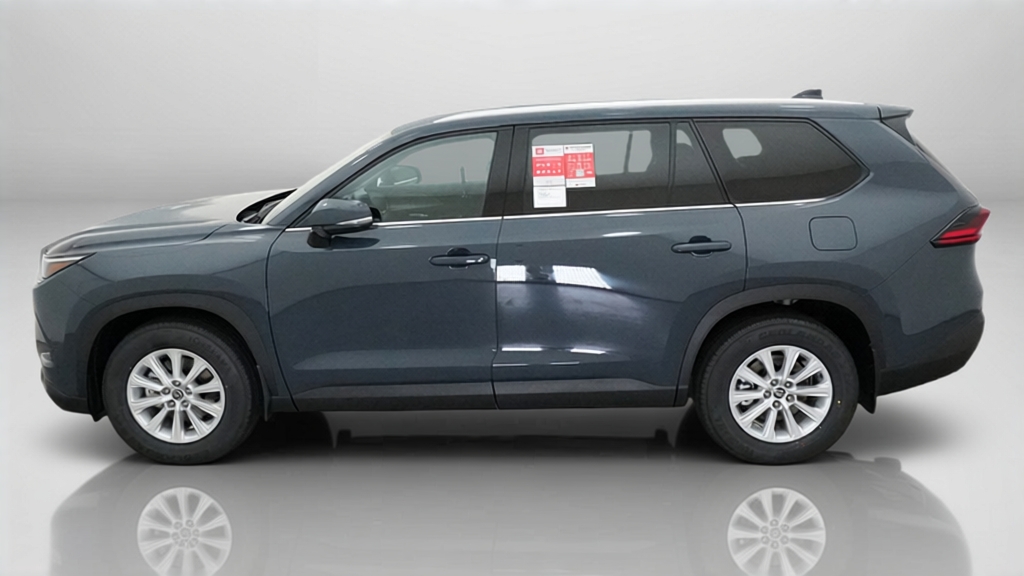 2026 Toyota Grand Highlander XLE SUV Slide 4