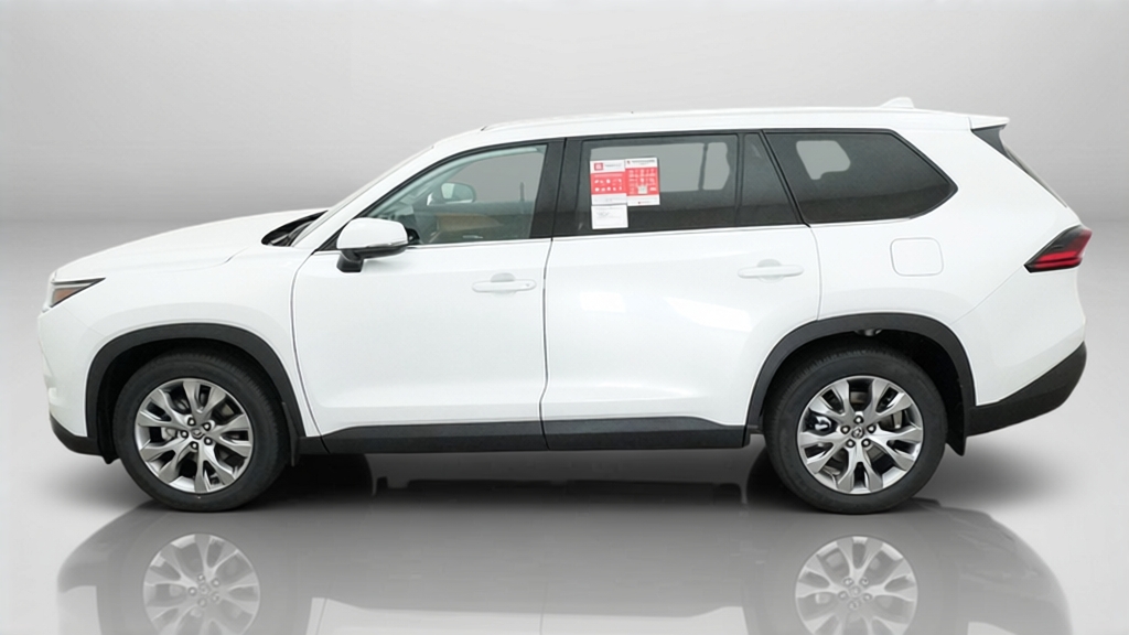 2026 Toyota Grand Highlander LIMITED SUV Slide 4