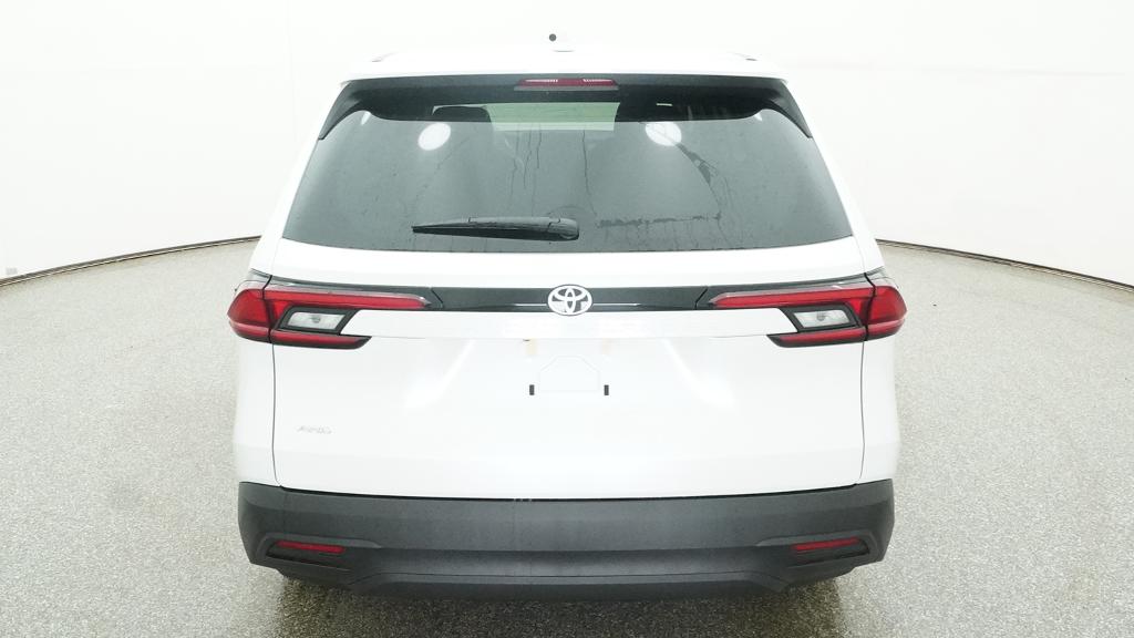 2026 Toyota Grand Highlander LE SUV Slide 8