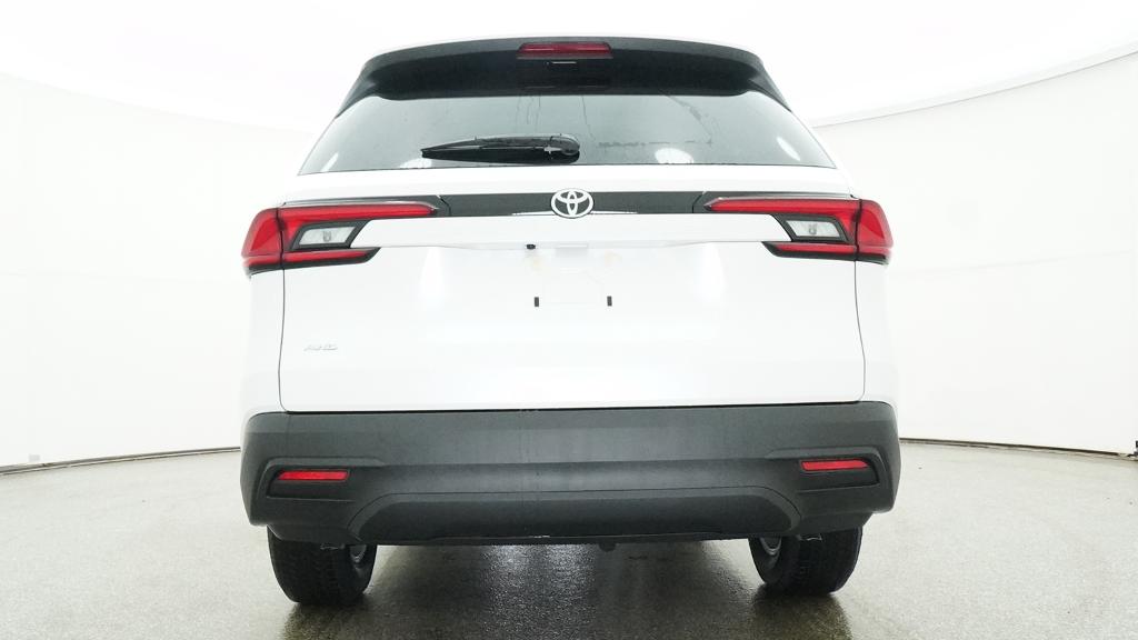 2026 Toyota Grand Highlander LE SUV Slide 24