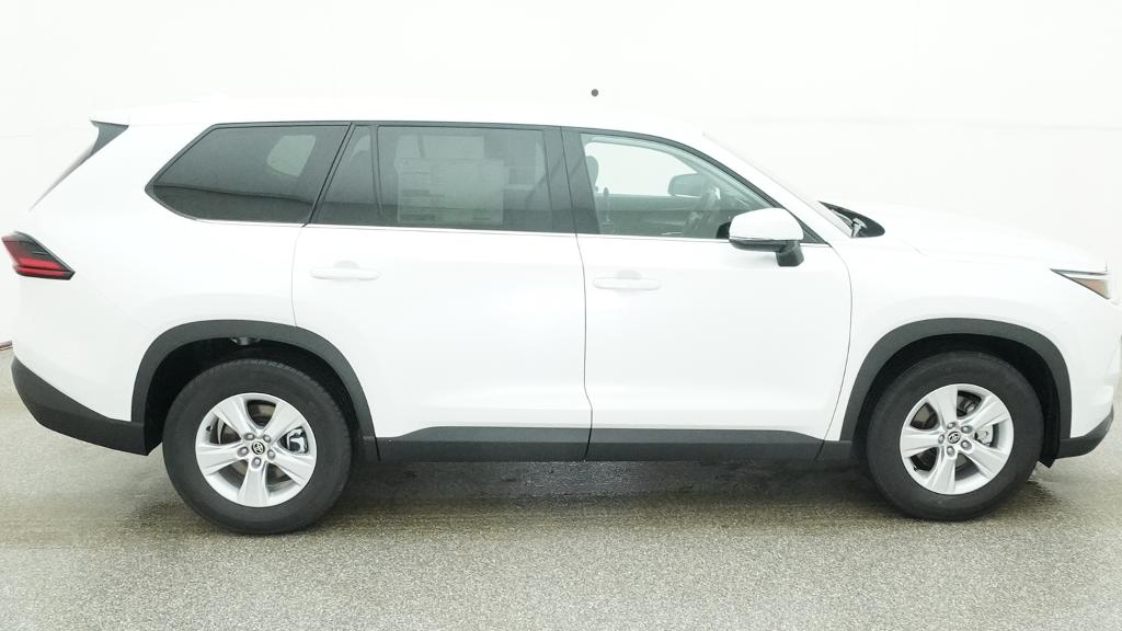 2026 Toyota Grand Highlander LE SUV Slide 12