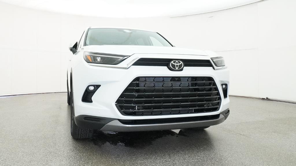 New 2026 Wind Chill Pearl <sup>1</sup> Toyota  Platinum image 28