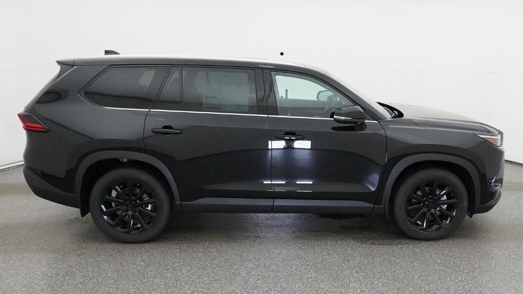 New Midnight Black Metallic 2026 Toyota XLE for Sale in Holiday