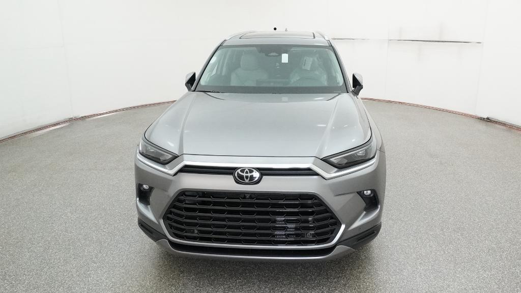 2026 Toyota Highlander Hybrid Limited photo 3