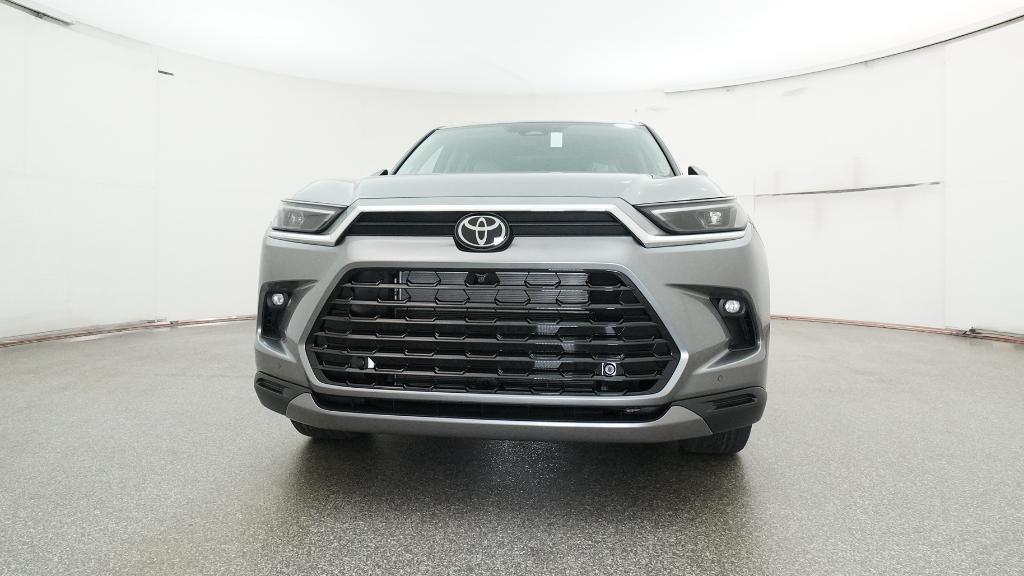 2026 Toyota Highlander Hybrid Limited photo 2