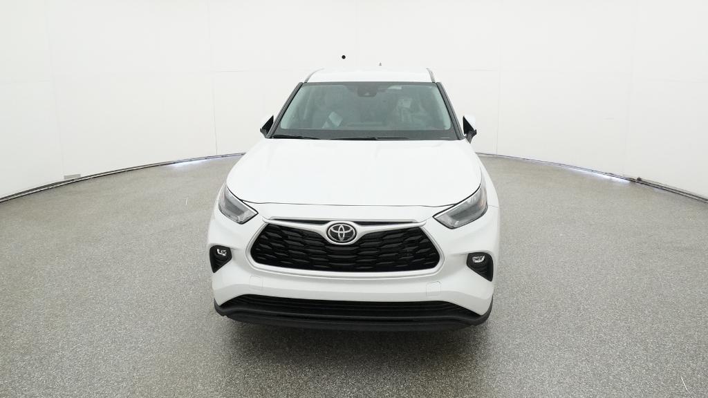 2025 Toyota Highlander LE photo 2