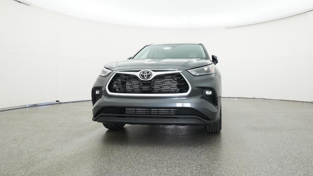 2025 Toyota Highlander XLE Limited photo 2